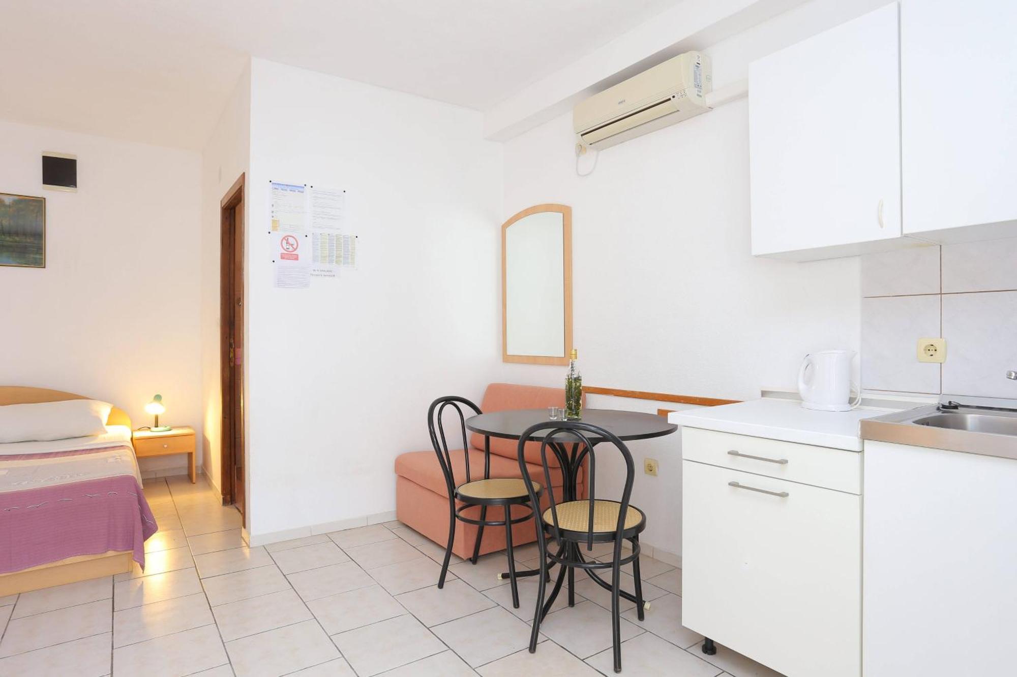 Family Friendly Apartments With A Swimming Pool Businci, Ciovo - 11232 Traù Camera foto