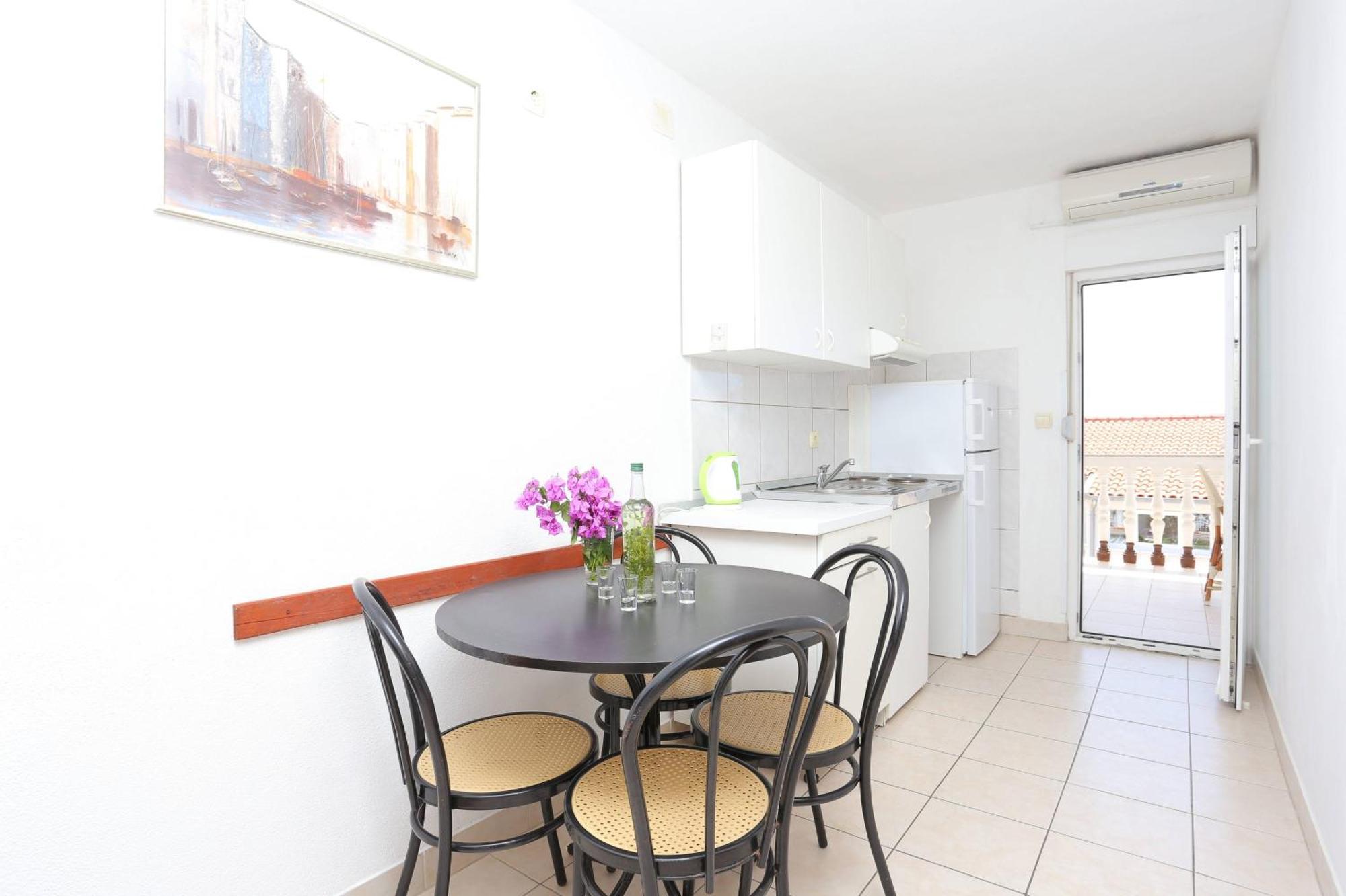 Family Friendly Apartments With A Swimming Pool Businci, Ciovo - 11232 Traù Esterno foto